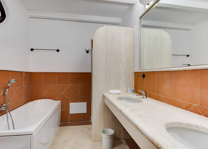 Phi Sighientu Hotel 4*