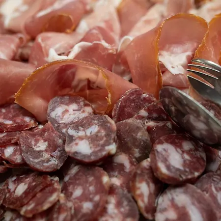 Phi Sighientu מלון